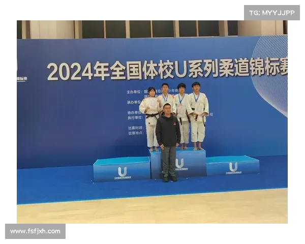 2024年第三届中国国际力量举重锦标赛全球精英选手激烈对抗争夺最高荣耀